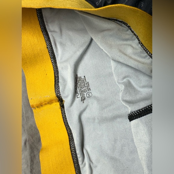 Size medium - Picture 2 of 2